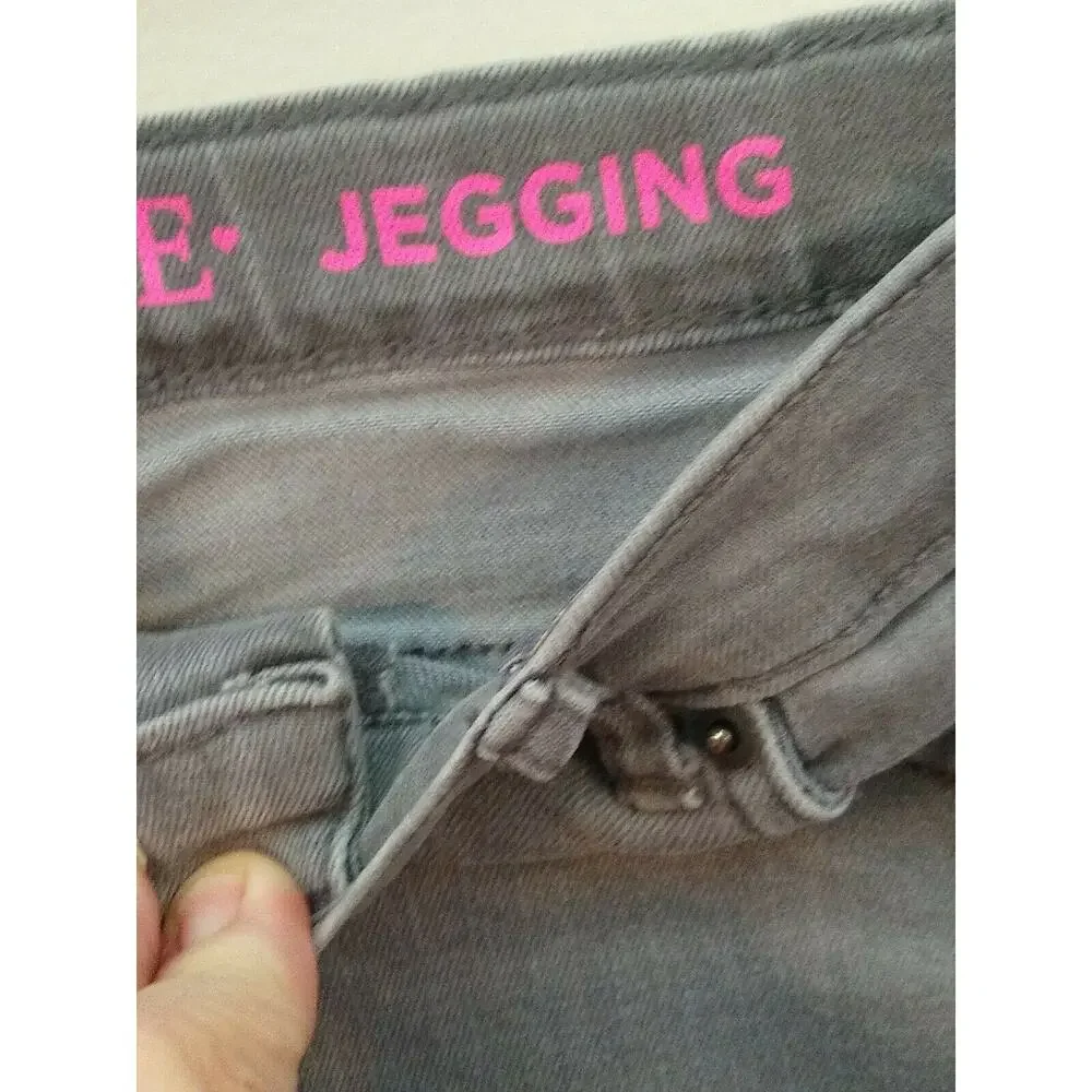 The Children's Place girls Lite Grey leggings/jeggings. Size 10 P3